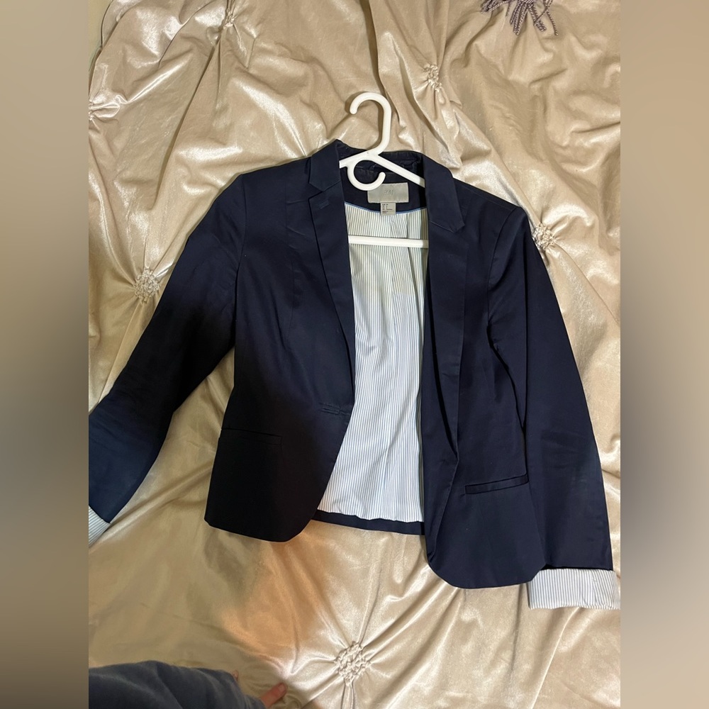 H&M women’s navy blazer